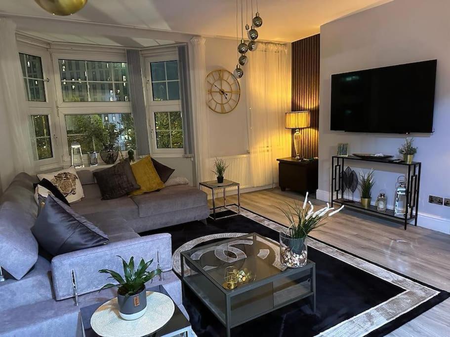 *Luxury 9Ine Lush Jacuzzi Apartment & Balcony* Birmingham Exterior photo