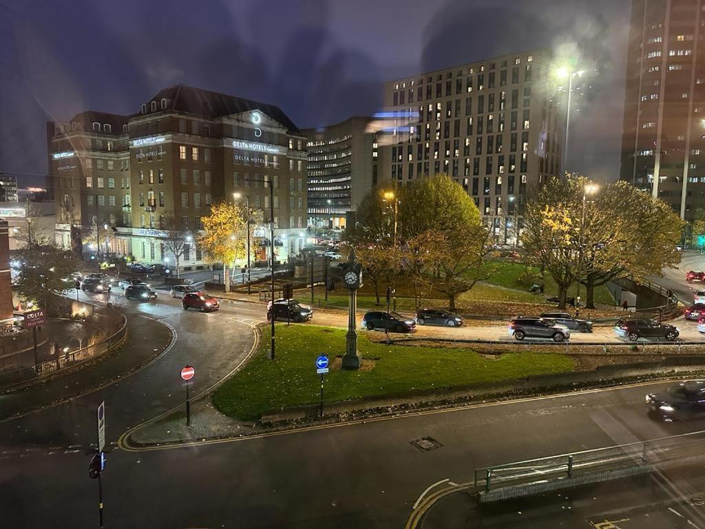 *Luxury 9Ine Lush Jacuzzi Apartment & Balcony* Birmingham Exterior photo